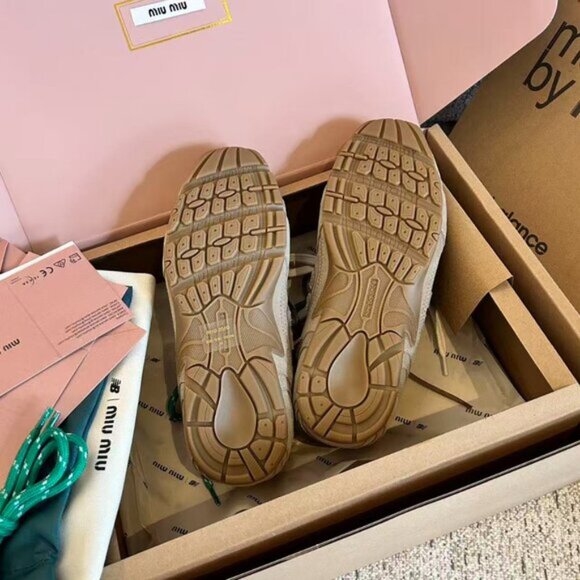 Miumiu x New Balance 530 Classic Sneake - Picture 7 of 8
